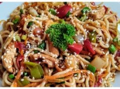 Recept na kuřecí směs se zeleninou a nudlemi.